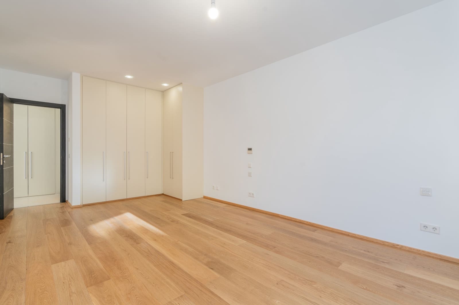 5 sypialnia Dom blizniak na sprzedaż w Marbella z basenem garażem - 3 000 000 € (Ref: 10054896)