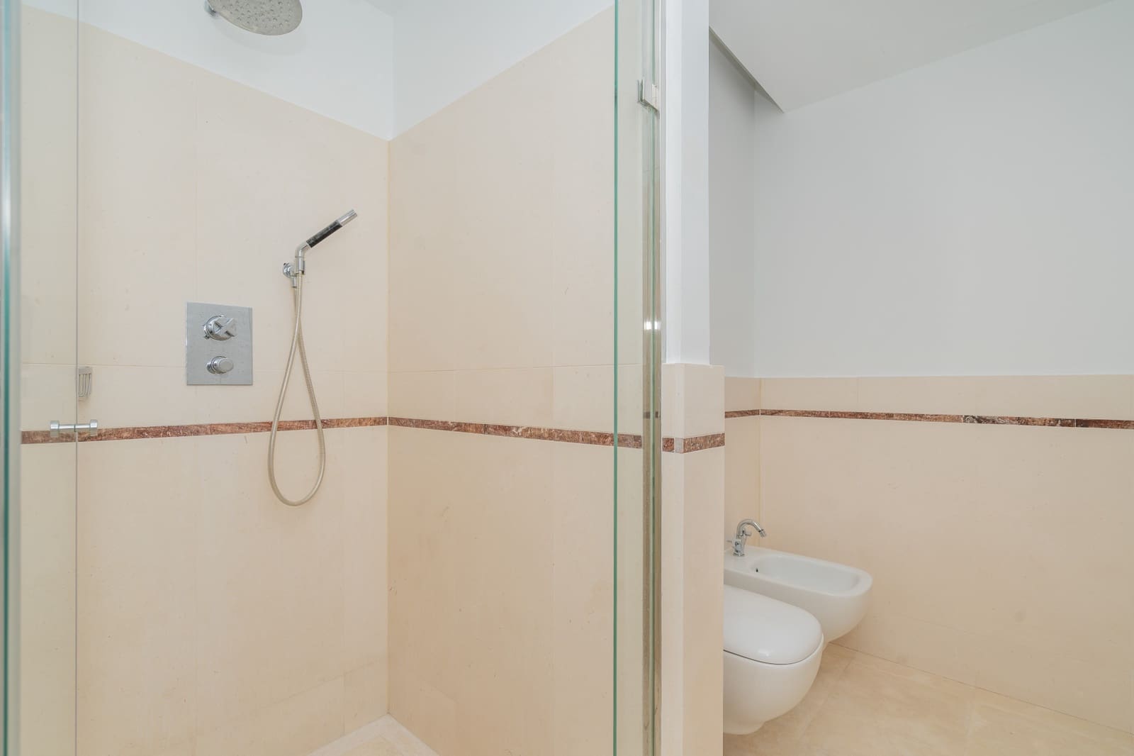 5 sypialnia Dom blizniak na sprzedaż w Marbella z basenem garażem - 3 000 000 € (Ref: 10054896)