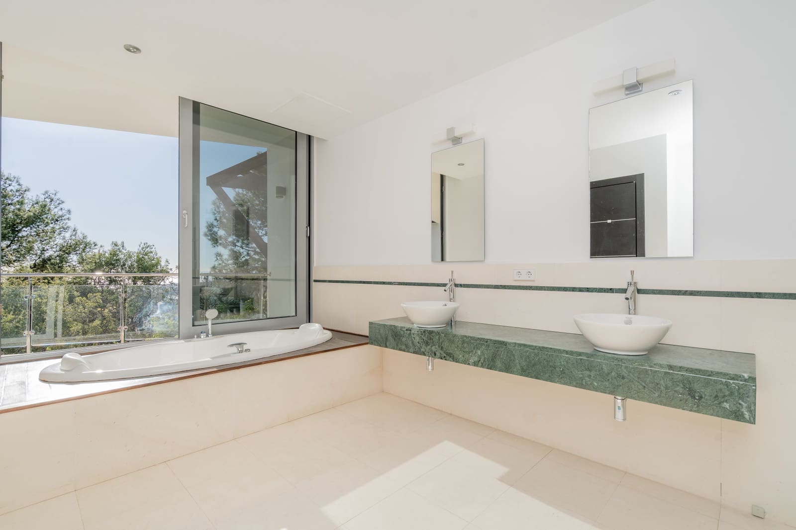 5 sypialnia Dom blizniak na sprzedaż w Marbella z basenem garażem - 3 000 000 € (Ref: 10054896)