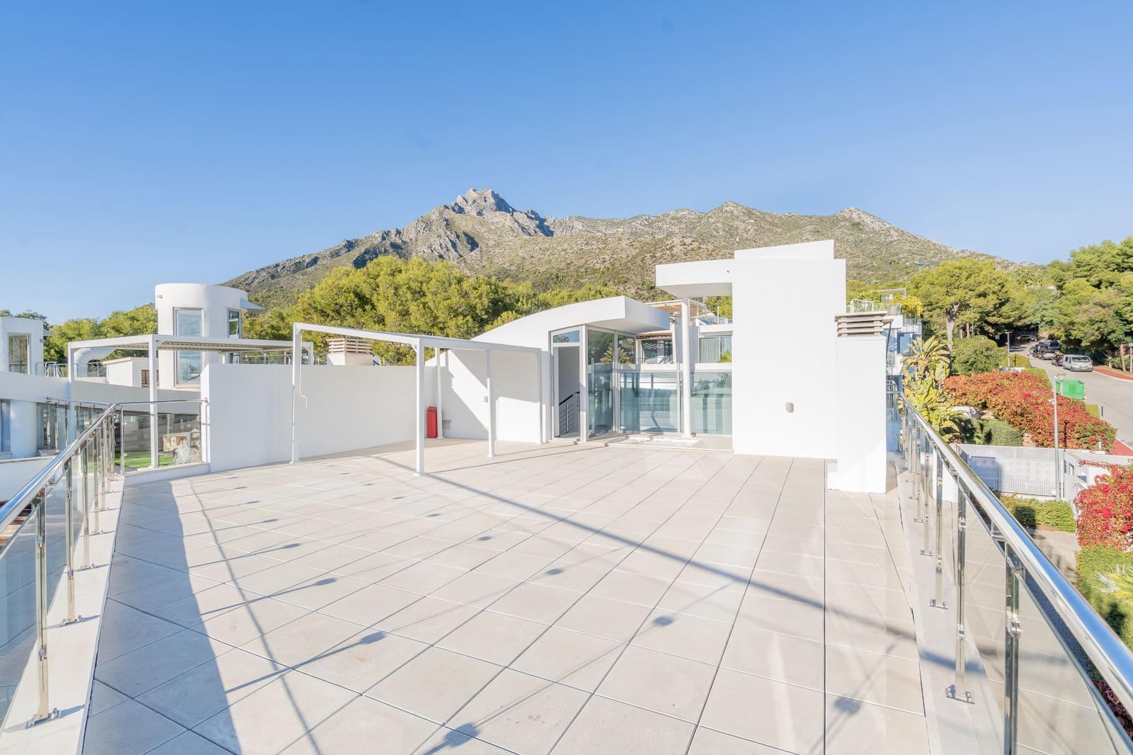 5 sypialnia Dom blizniak na sprzedaż w Marbella z basenem garażem - 3 000 000 € (Ref: 10054896)