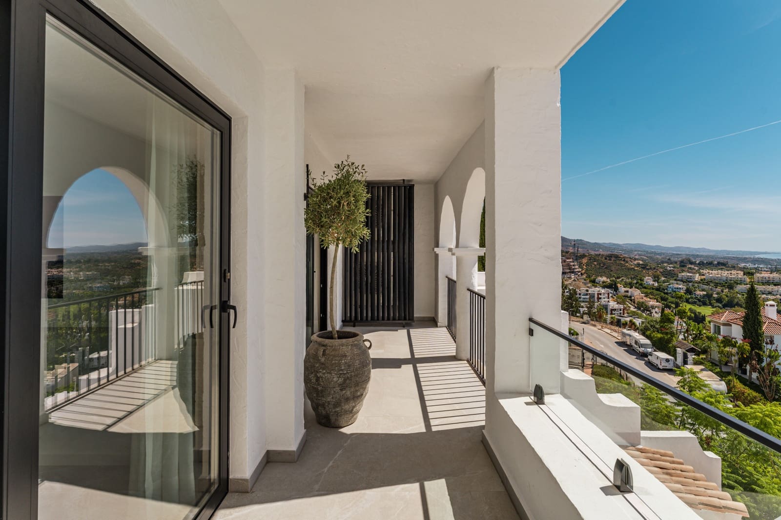 3 bedroom Penthouse for sale in Benahavis with pool - € 1,175,000 (Ref: 10054898)