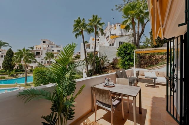 Apartamento de 2 habitaciones en Marbella en venta con piscina garaje - 699.000 € (Ref: 10054899)