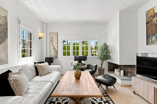 Apartamento de 2 habitaciones en Marbella en venta con piscina garaje - 699.000 € (Ref: 10054899)