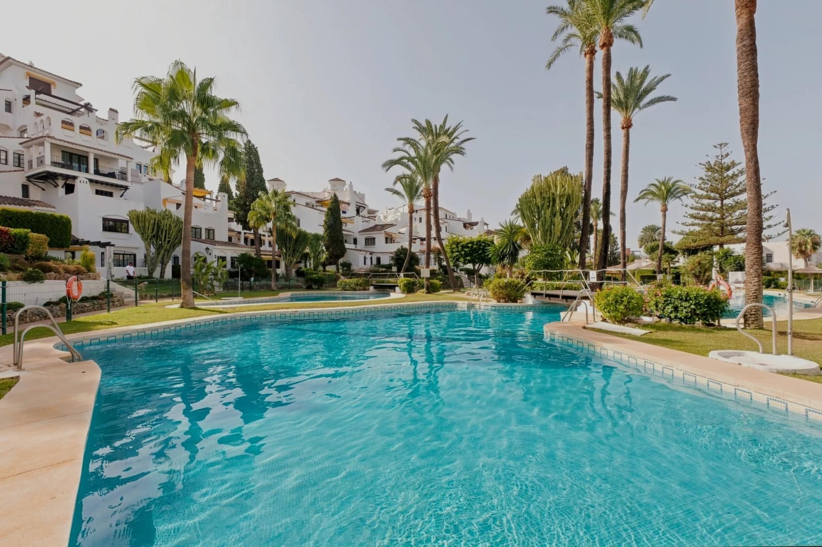 Apartamento de 2 habitaciones en Marbella en venta con piscina garaje - 699.000 € (Ref: 10054899)