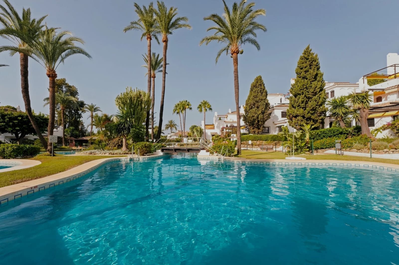 Apartamento de 2 habitaciones en Marbella en venta con piscina garaje - 699.000 € (Ref: 10054899)