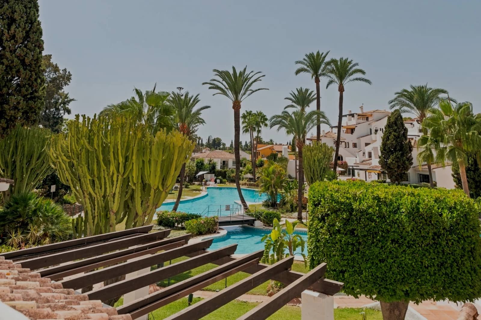 Apartamento de 2 habitaciones en Marbella en venta con piscina garaje - 699.000 € (Ref: 10054899)