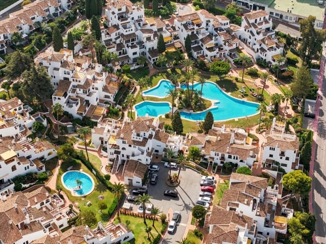 Apartamento de 2 habitaciones en Marbella en venta con piscina garaje - 699.000 € (Ref: 10054899)