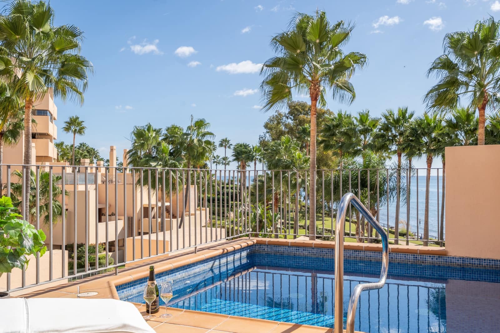 2 bedroom Penthouse for sale in Estepona with pool garage - € 1,125,000 (Ref: 10058756)