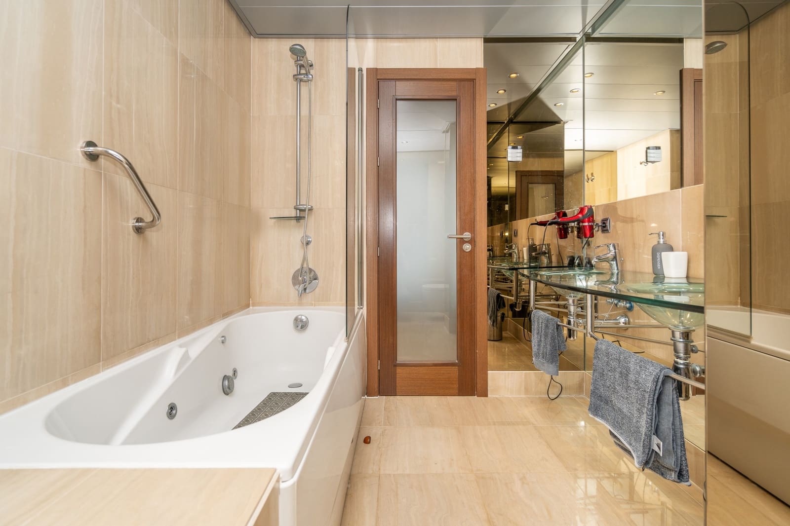 2 bedroom Penthouse for sale in Estepona with pool garage - € 1,125,000 (Ref: 10058756)