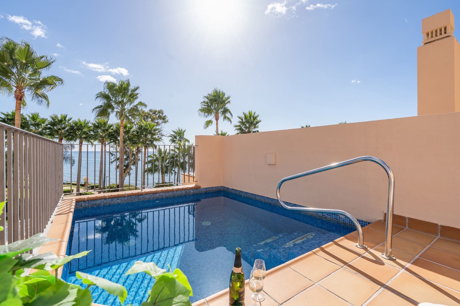 2 bedroom Penthouse for sale in Estepona with pool garage - € 1,125,000 (Ref: 10058756)