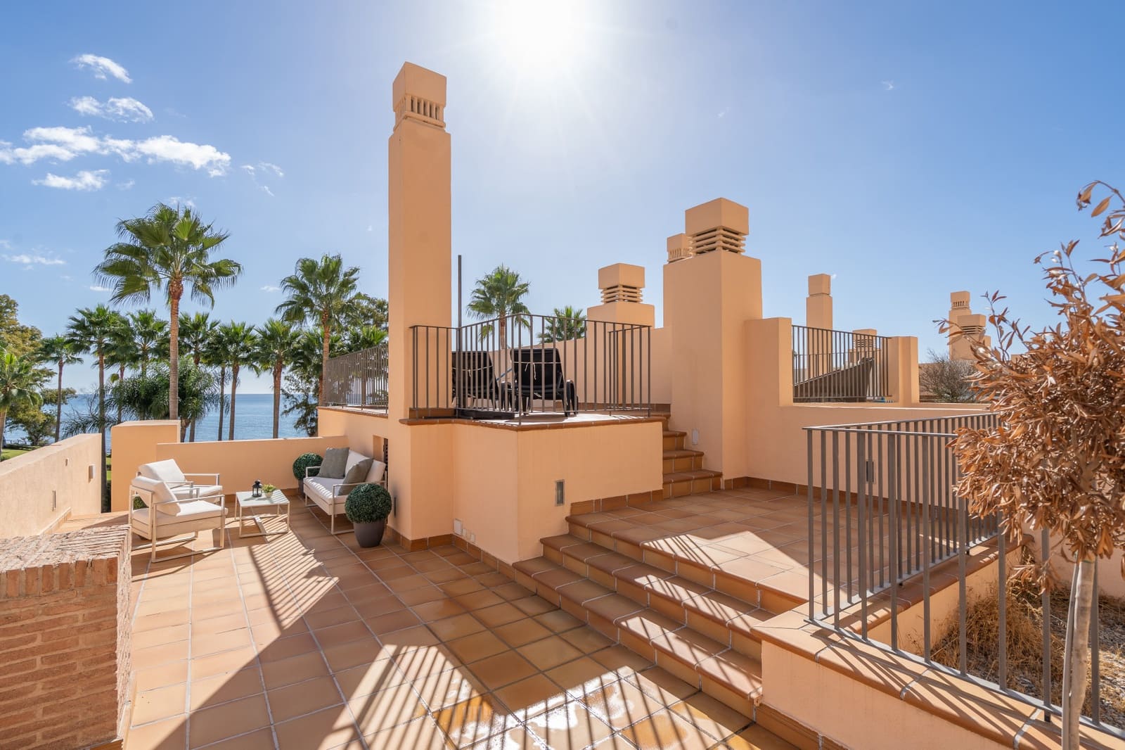 2 bedroom Penthouse for sale in Estepona with pool garage - € 1,125,000 (Ref: 10058756)