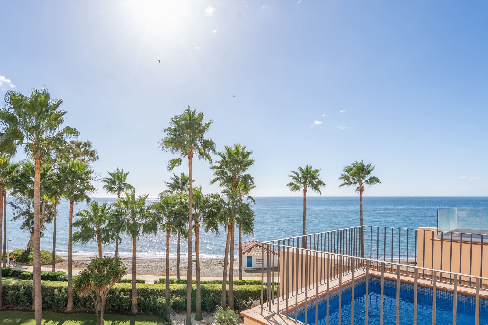 2 bedroom Penthouse for sale in Estepona with pool garage - € 1,125,000 (Ref: 10058756)