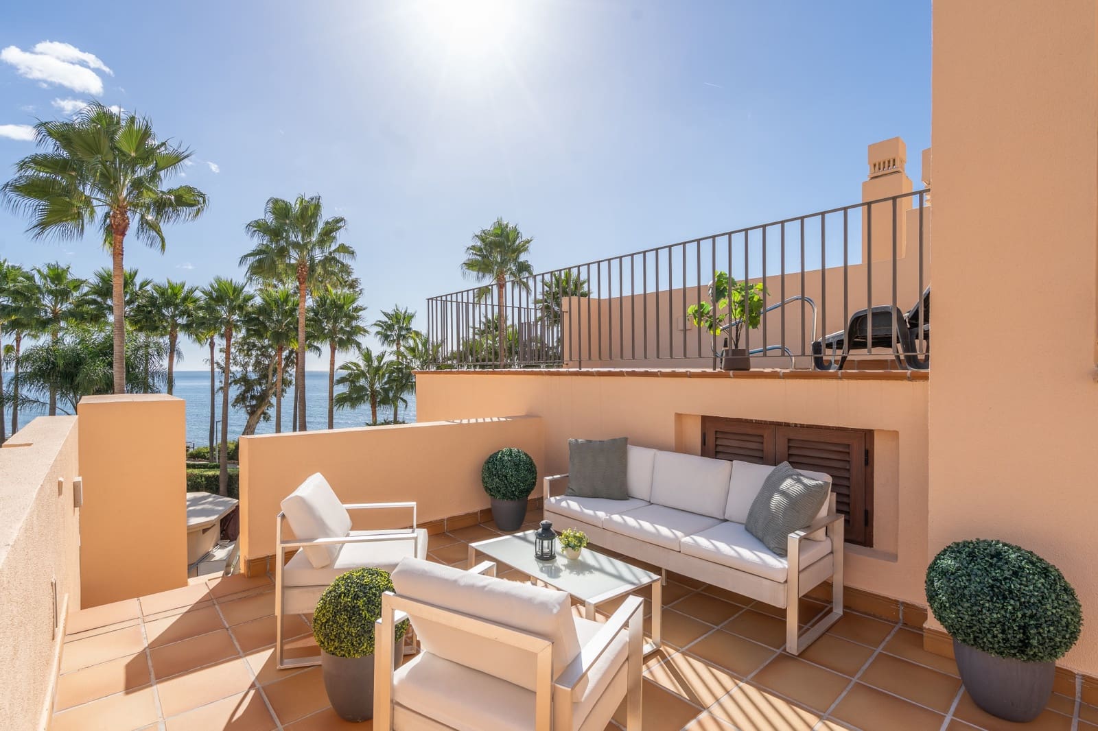 2 bedroom Penthouse for sale in Estepona with pool garage - € 1,125,000 (Ref: 10058756)