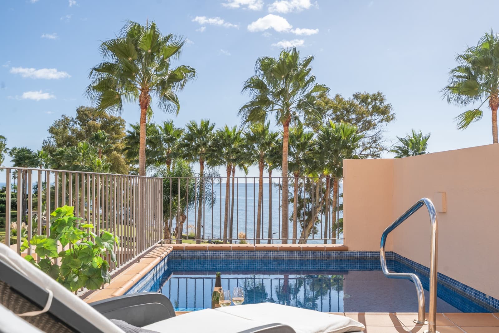 2 bedroom Penthouse for sale in Estepona with pool garage - € 1,125,000 (Ref: 10058756)