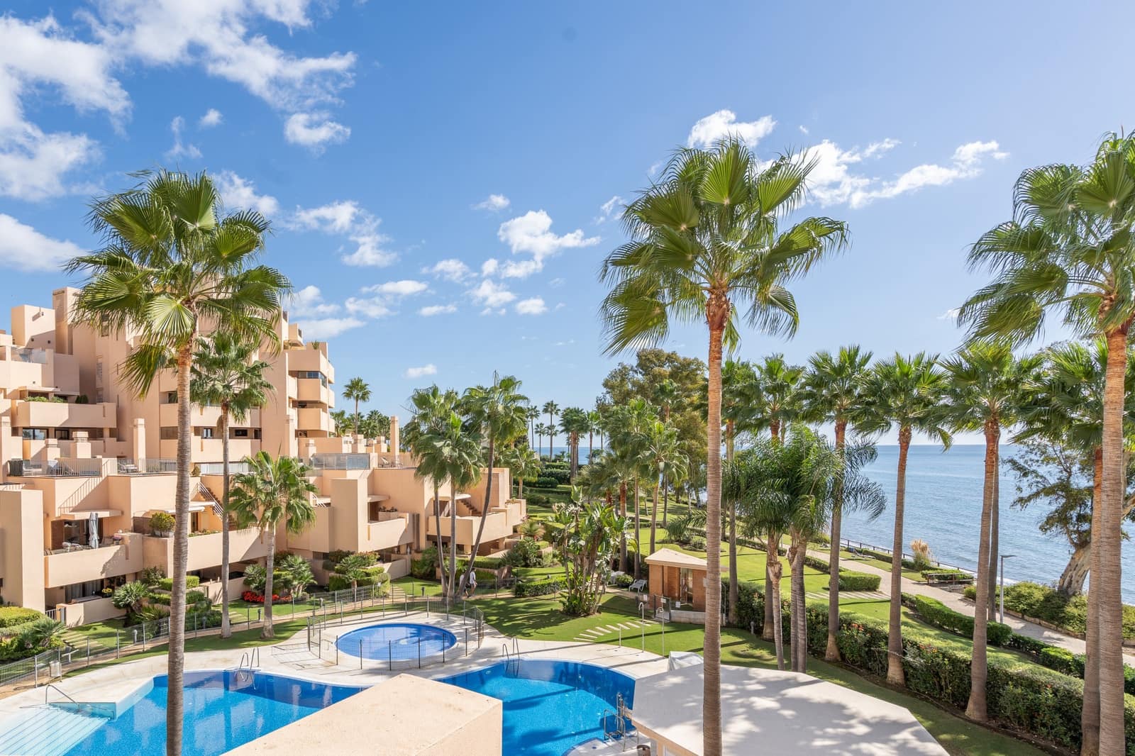 2 bedroom Penthouse for sale in Estepona with pool garage - € 1,125,000 (Ref: 10058756)