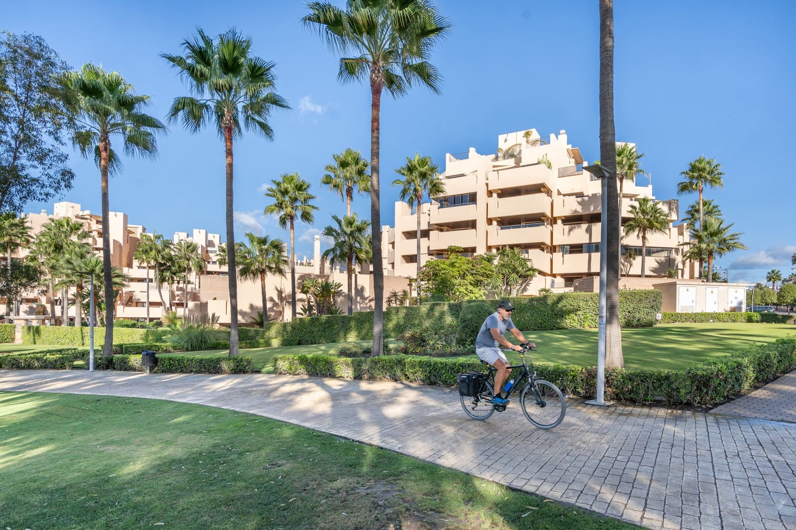 2 bedroom Penthouse for sale in Estepona with pool garage - € 1,125,000 (Ref: 10058756)