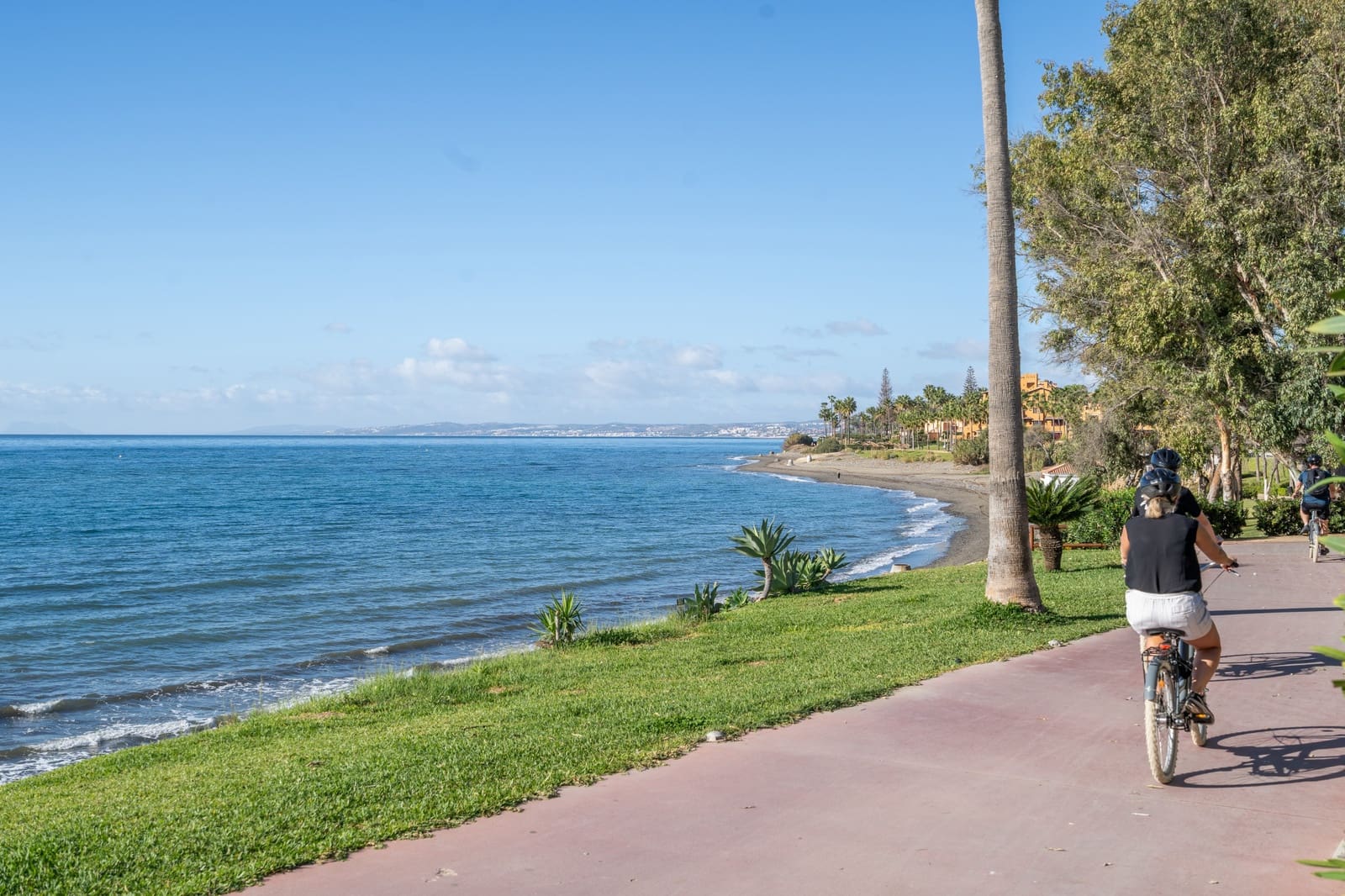 2 bedroom Penthouse for sale in Estepona with pool garage - € 1,125,000 (Ref: 10058756)