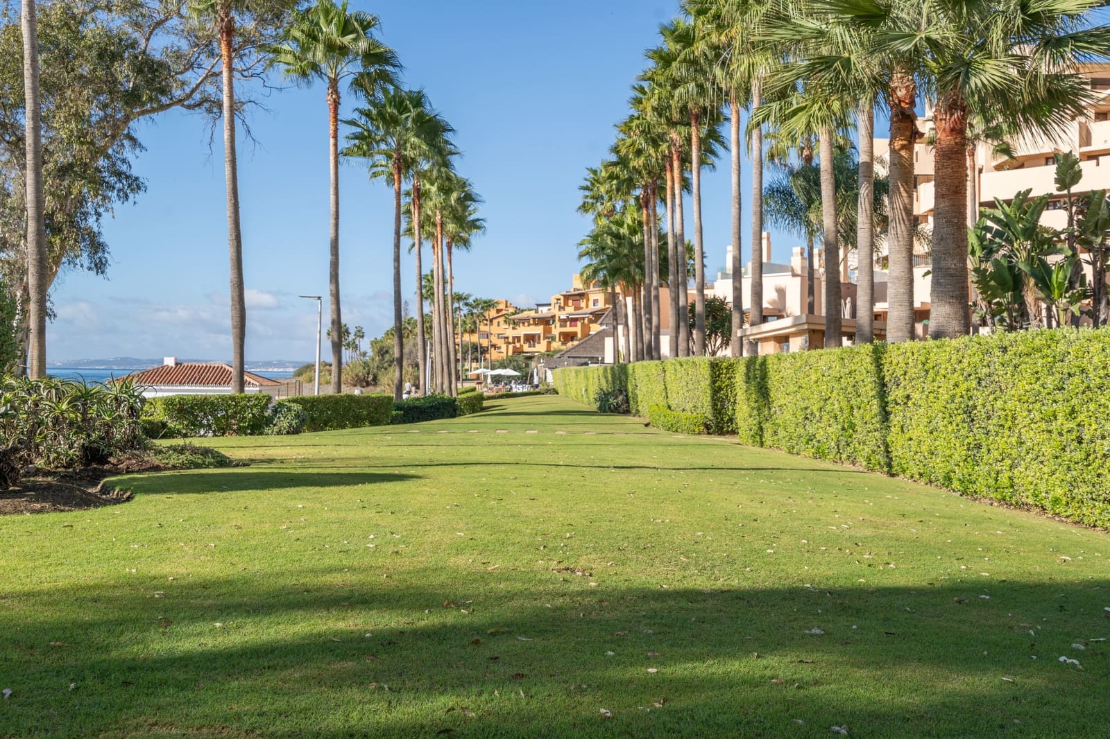 2 bedroom Penthouse for sale in Estepona with pool garage - € 1,125,000 (Ref: 10058756)