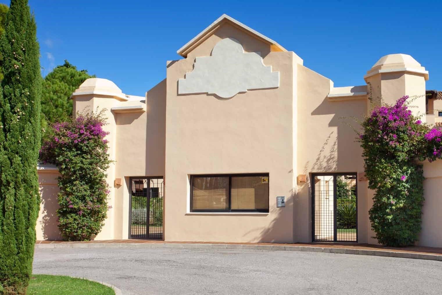 2 soverom Leilighet til salgs i Marbella med svømmebasseng garasje - € 825 000 (Ref: 10058757)