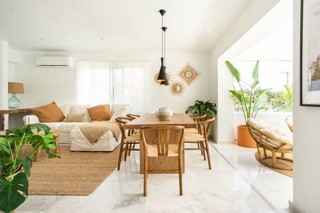4 chambre Villa/Maison à vendre à Nueva Andalucia, Marbella avec piscine garage - 1 100 000 € (Ref: 10058758)