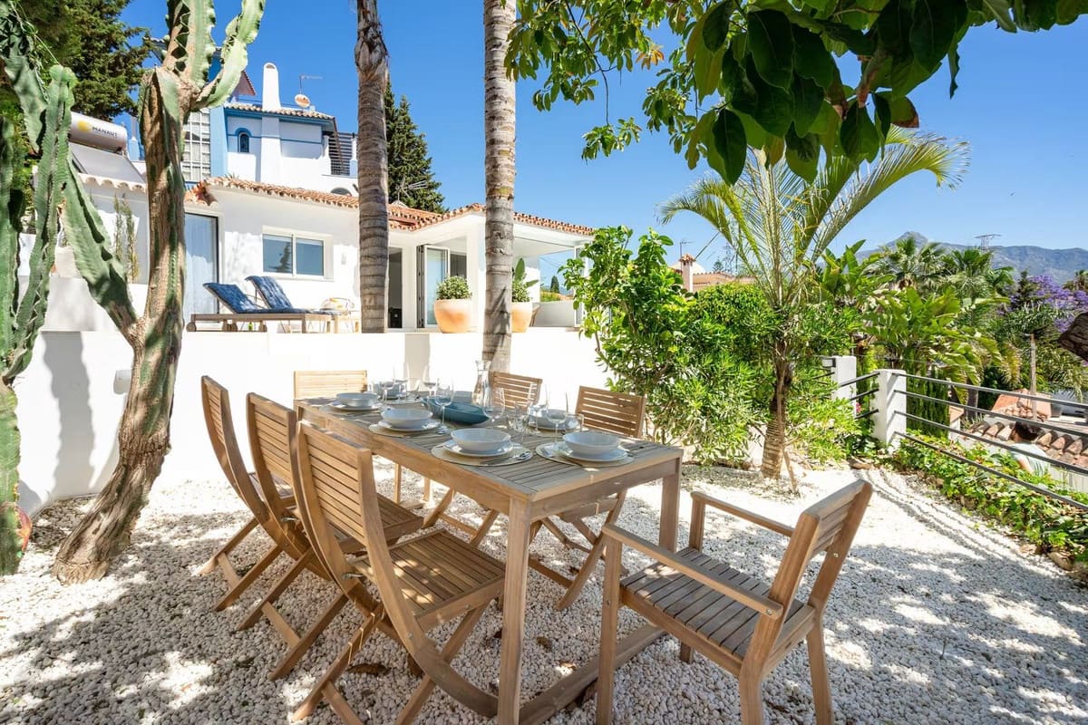 4 chambre Villa/Maison à vendre à Nueva Andalucia avec piscine garage - 1 100 000 € (Ref: 10058758)