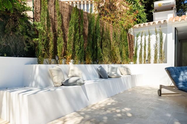 4 chambre Villa/Maison à vendre à Nueva Andalucia, Marbella avec piscine garage - 1 100 000 € (Ref: 10058758)