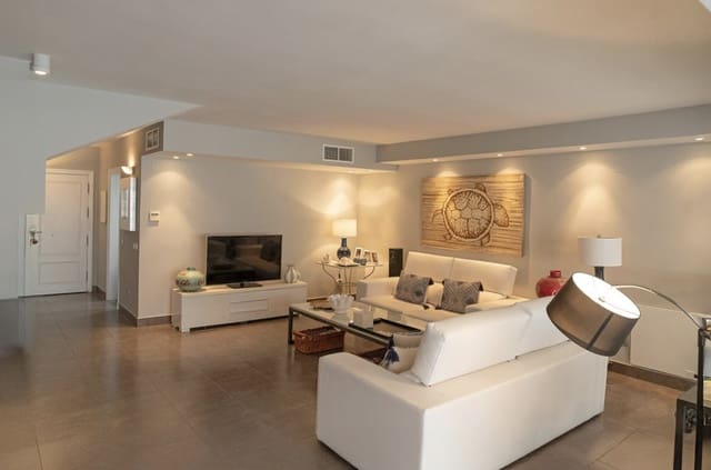 4 soveværelse Byhus til salg i San Pedro de Alcantara, Marbella med swimmingpool garage - € 950.000 (Ref: 10061693)