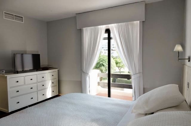 4 soveværelse Byhus til salg i San Pedro de Alcantara, Marbella med swimmingpool garage - € 950.000 (Ref: 10061693)