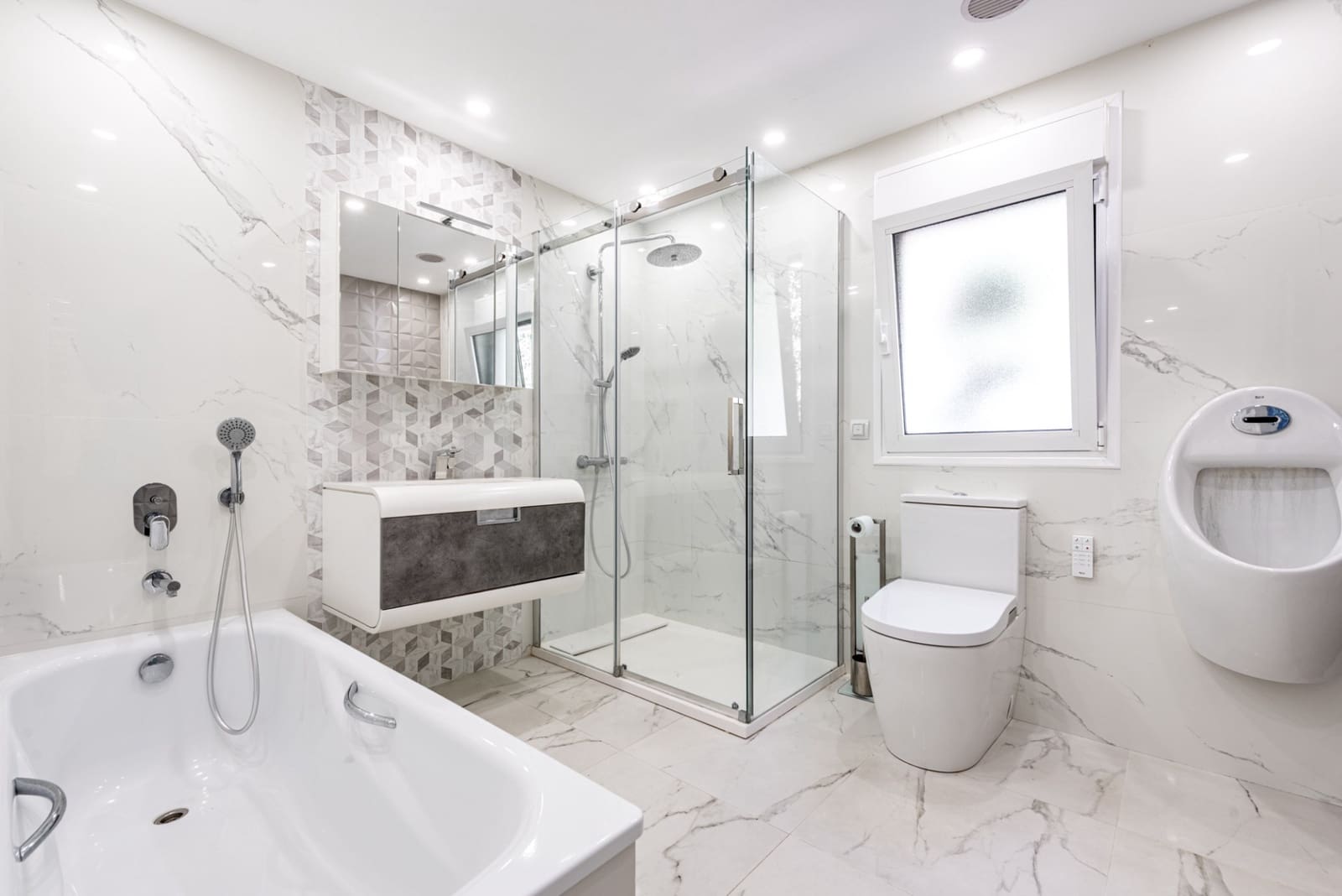 6 Zimmer Villa zu verkaufen in Marbella mit Pool Garage - 1.550.000 € (Ref: 10061694)