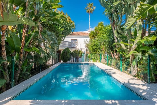 6 Zimmer Villa zu verkaufen in Río Real, Marbella mit Pool Garage - 1.550.000 € (Ref: 10061694)