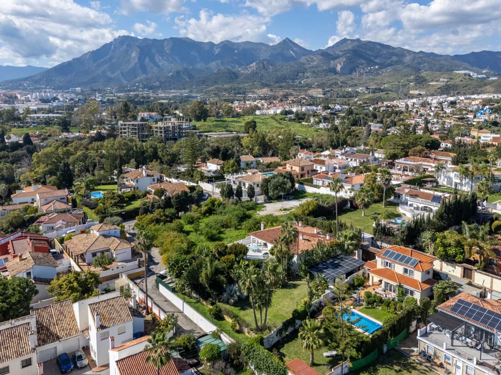 6 Zimmer Villa zu verkaufen in Marbella mit Pool Garage - 1.550.000 € (Ref: 10061694)