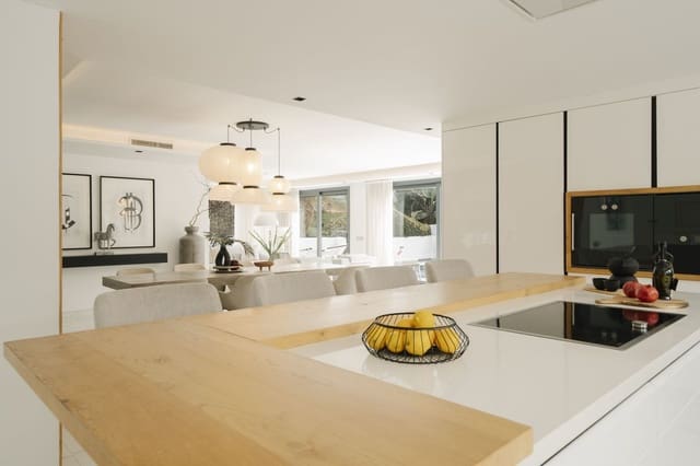 4 Zimmer Villa zu verkaufen in Nueva Andalucia, Marbella mit Pool Garage - 2.195.000 € (Ref: 10064026)