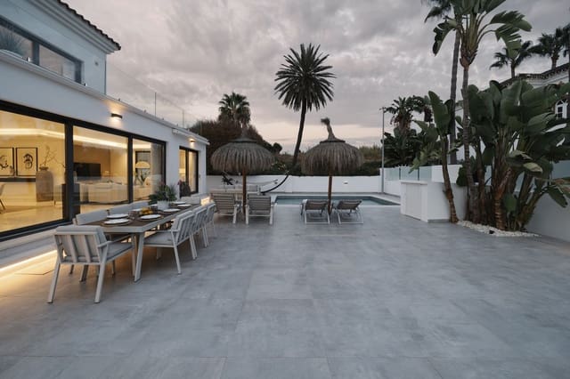 4 Zimmer Villa zu verkaufen in Nueva Andalucia, Marbella mit Pool Garage - 2.195.000 € (Ref: 10064026)
