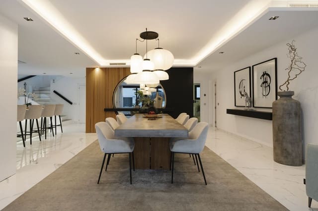 4 Zimmer Villa zu verkaufen in Nueva Andalucia, Marbella mit Pool Garage - 2.195.000 € (Ref: 10064026)