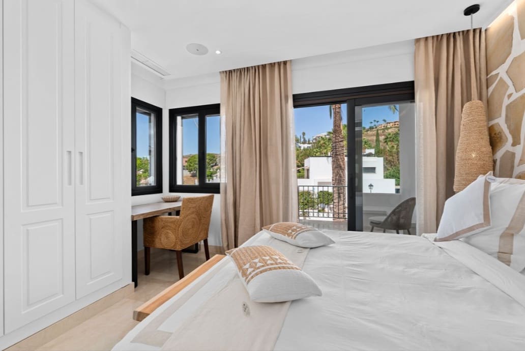 3 slaapkamer Huis te koop in El Paraiso met zwembad garage - € 1.295.000 (Ref: 10067683)