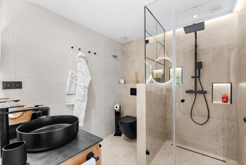 3 slaapkamer Huis te koop in El Paraiso met zwembad garage - € 1.295.000 (Ref: 10067683)