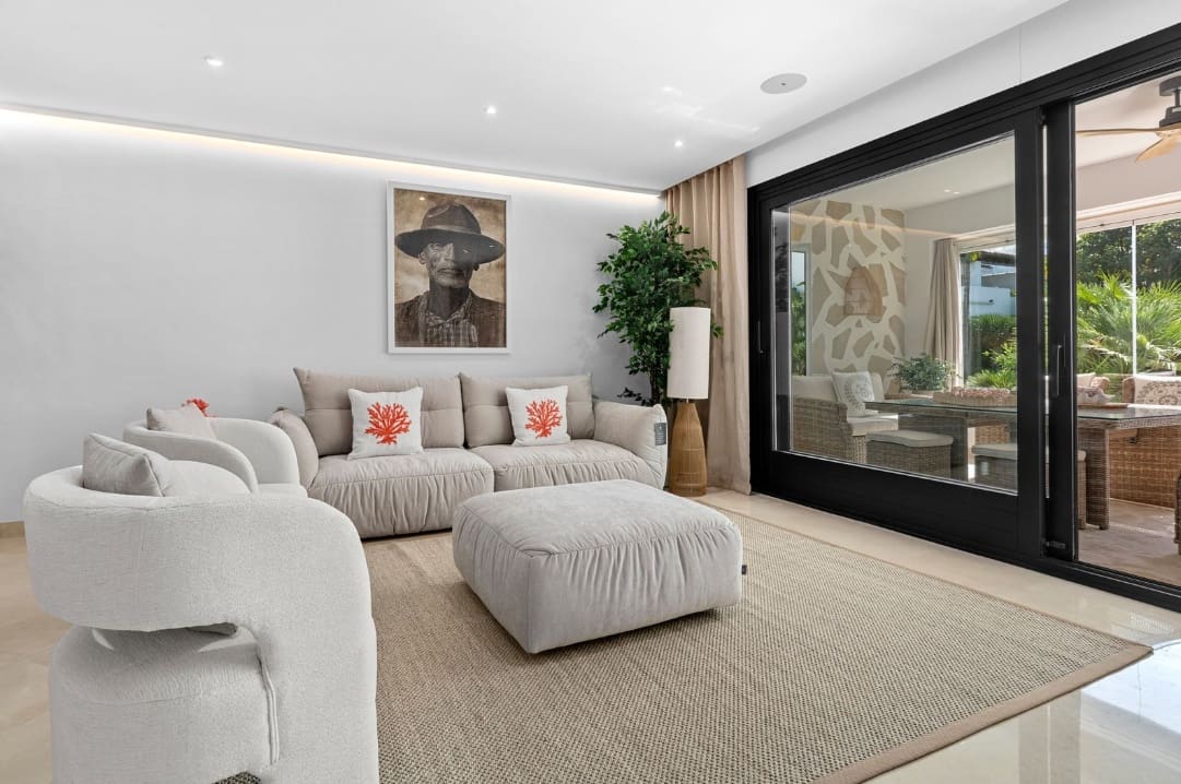 3 slaapkamer Huis te koop in El Paraiso met zwembad garage - € 1.295.000 (Ref: 10067683)
