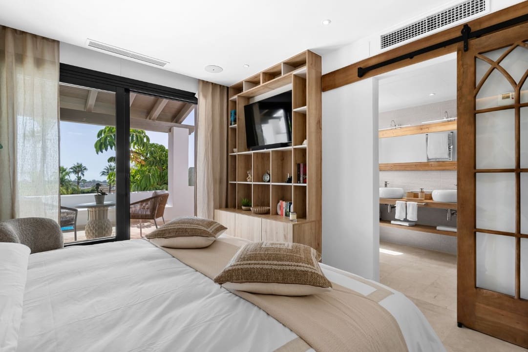 3 slaapkamer Huis te koop in El Paraiso met zwembad garage - € 1.295.000 (Ref: 10067683)