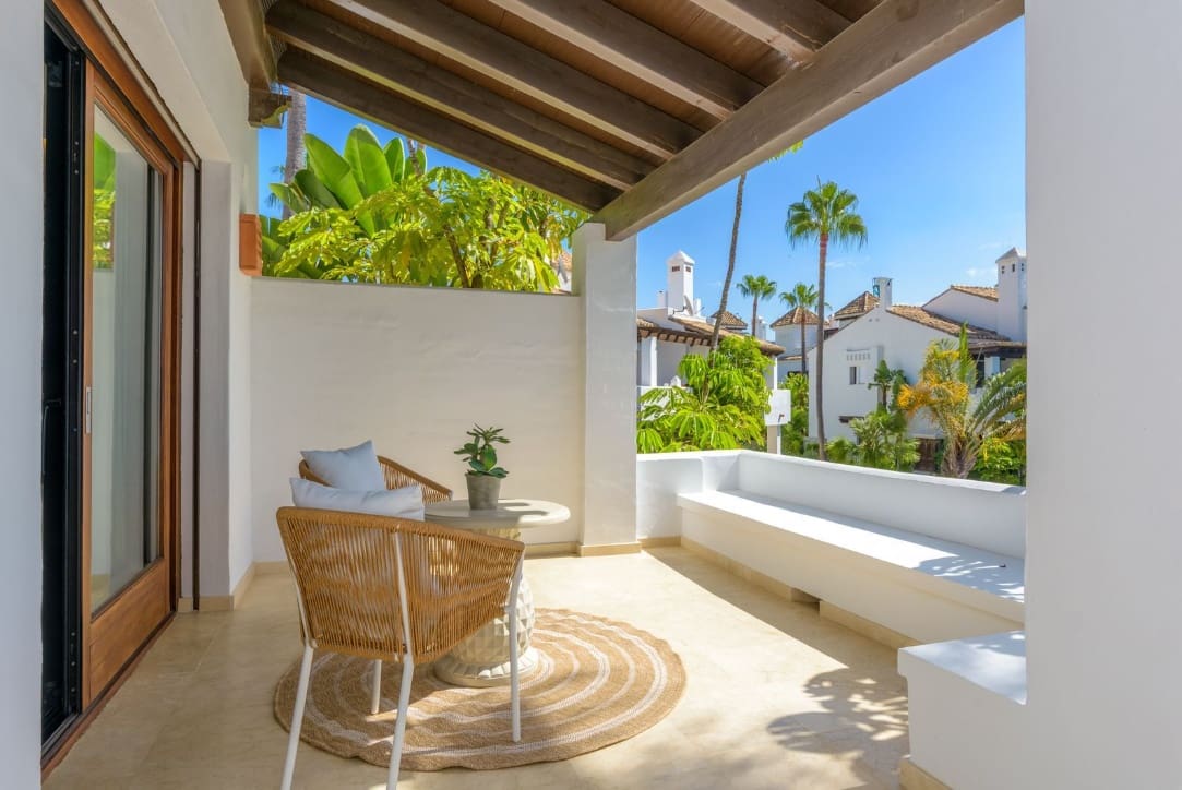 3 slaapkamer Huis te koop in El Paraiso met zwembad garage - € 1.295.000 (Ref: 10067683)