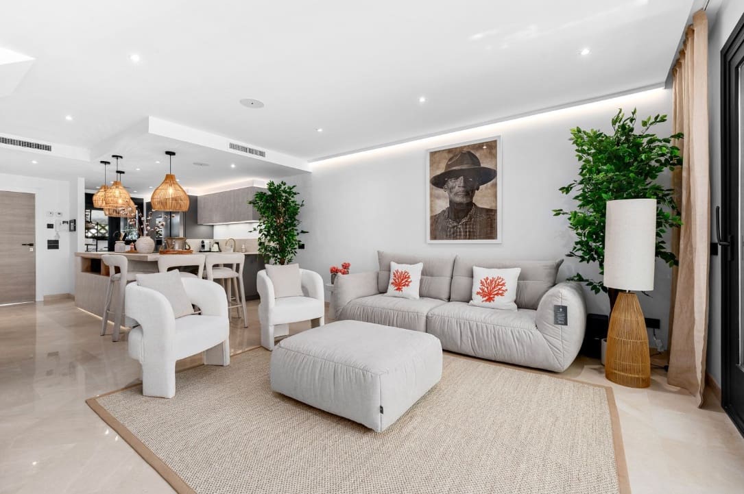 3 slaapkamer Huis te koop in El Paraiso met zwembad garage - € 1.295.000 (Ref: 10067683)
