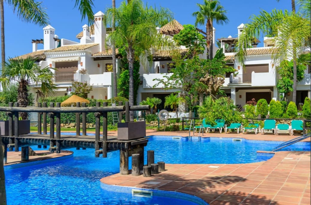 3 slaapkamer Huis te koop in El Paraiso met zwembad garage - € 1.295.000 (Ref: 10067683)