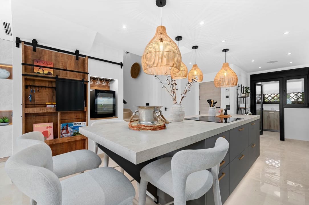 3 slaapkamer Huis te koop in El Paraiso met zwembad garage - € 1.295.000 (Ref: 10067683)