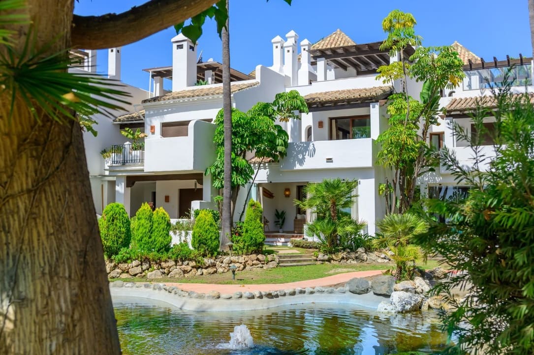 3 slaapkamer Huis te koop in El Paraiso met zwembad garage - € 1.295.000 (Ref: 10067683)