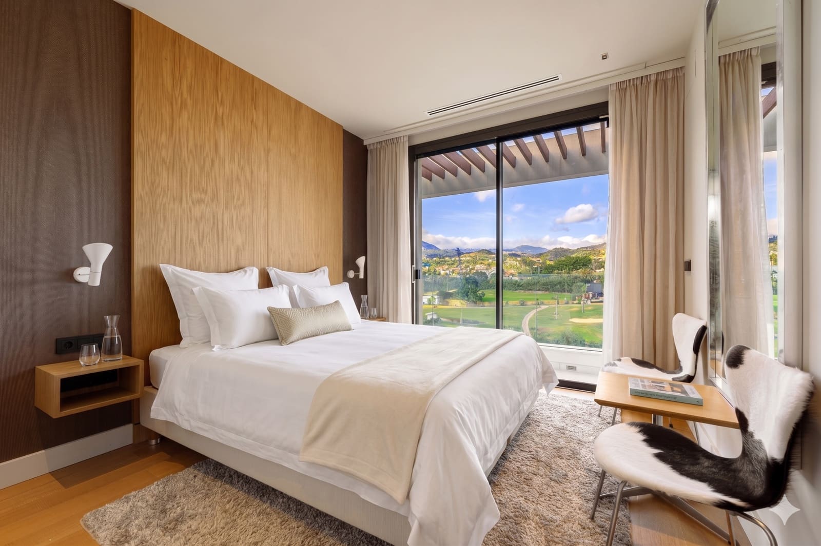 7 soverom Villa til salgs i Nueva Andalucia med svømmebasseng garasje - € 6 350 000 (Ref: 10078045)