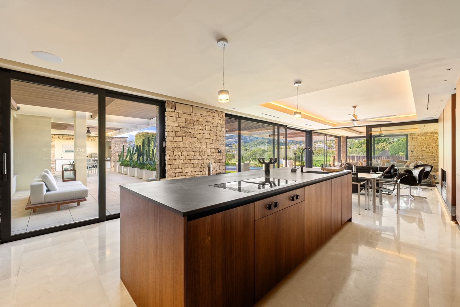 7 soverom Villa til salgs i Nueva Andalucia med svømmebasseng garasje - € 6 350 000 (Ref: 10078045)