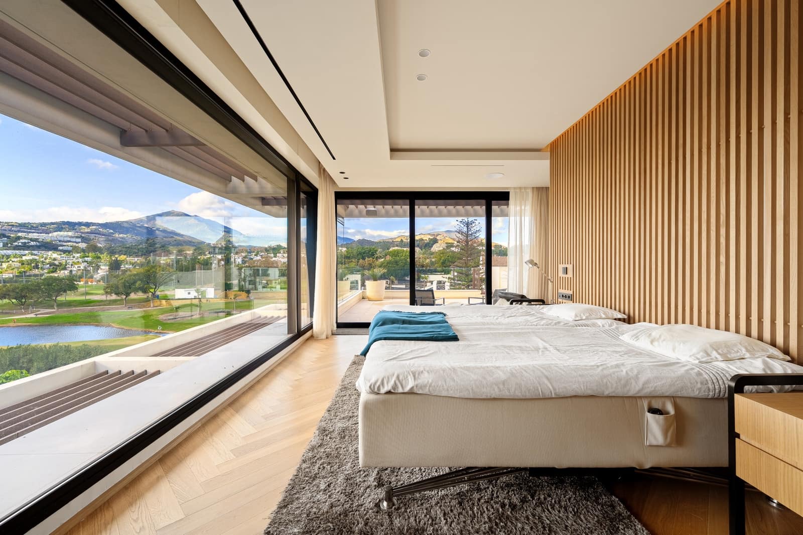 7 soverom Villa til salgs i Nueva Andalucia med svømmebasseng garasje - € 6 350 000 (Ref: 10078045)
