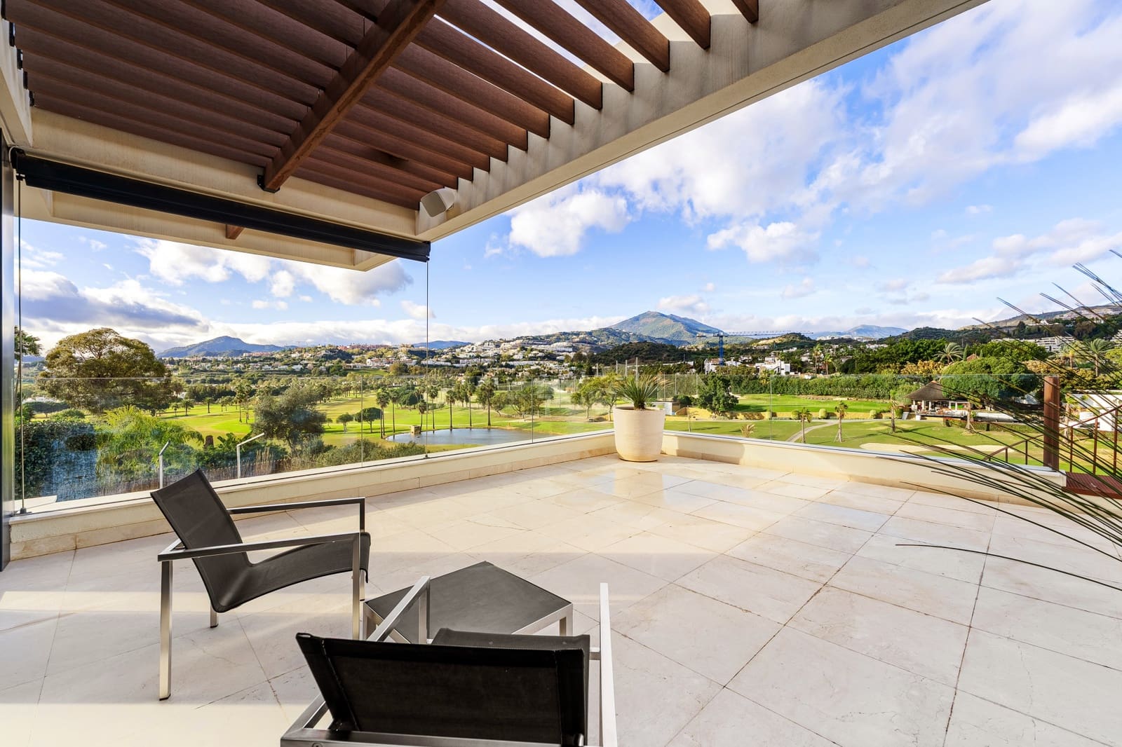 7 soverom Villa til salgs i Nueva Andalucia med svømmebasseng garasje - € 6 350 000 (Ref: 10078045)