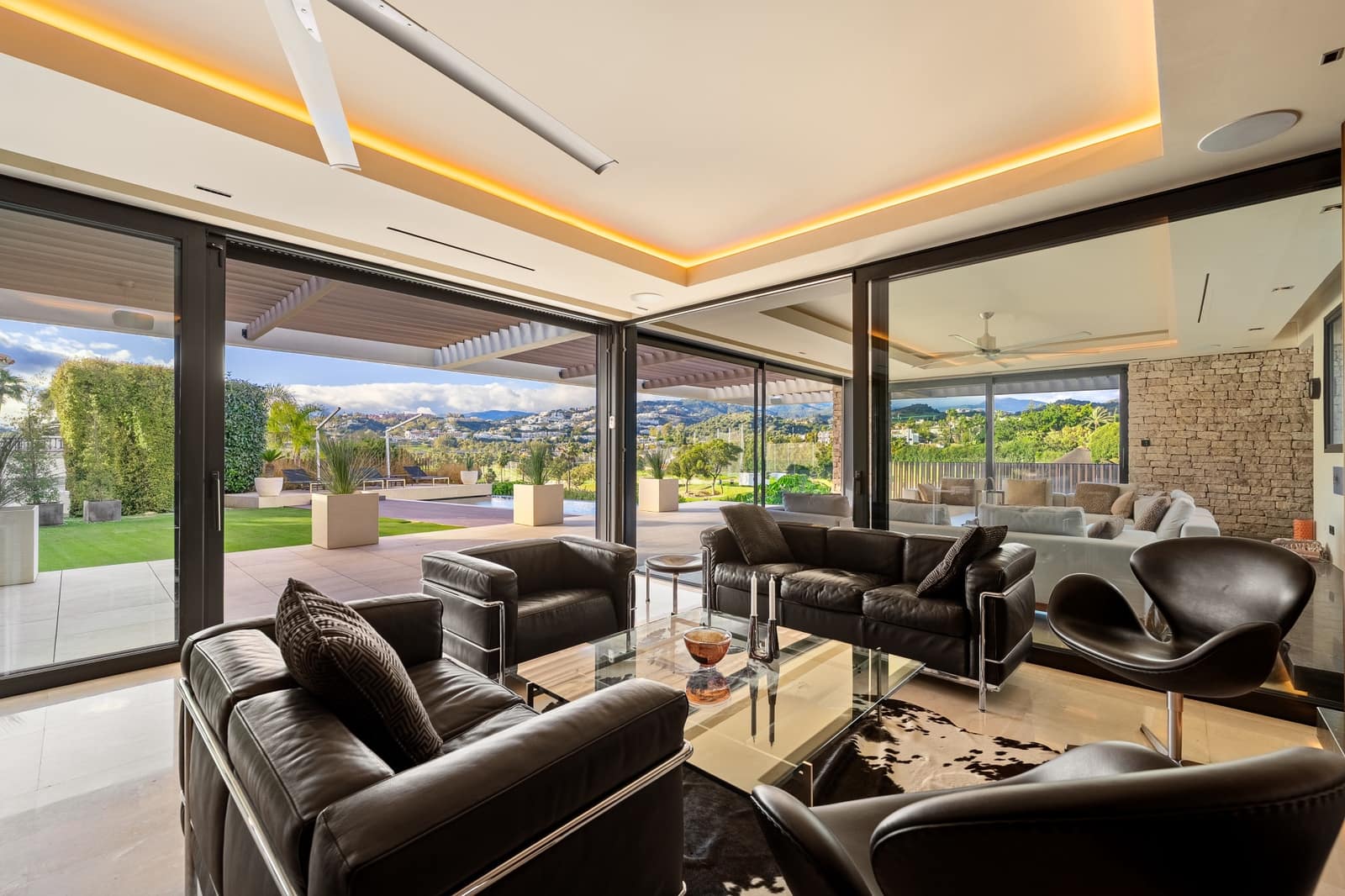 7 soverom Villa til salgs i Nueva Andalucia med svømmebasseng garasje - € 6 350 000 (Ref: 10078045)