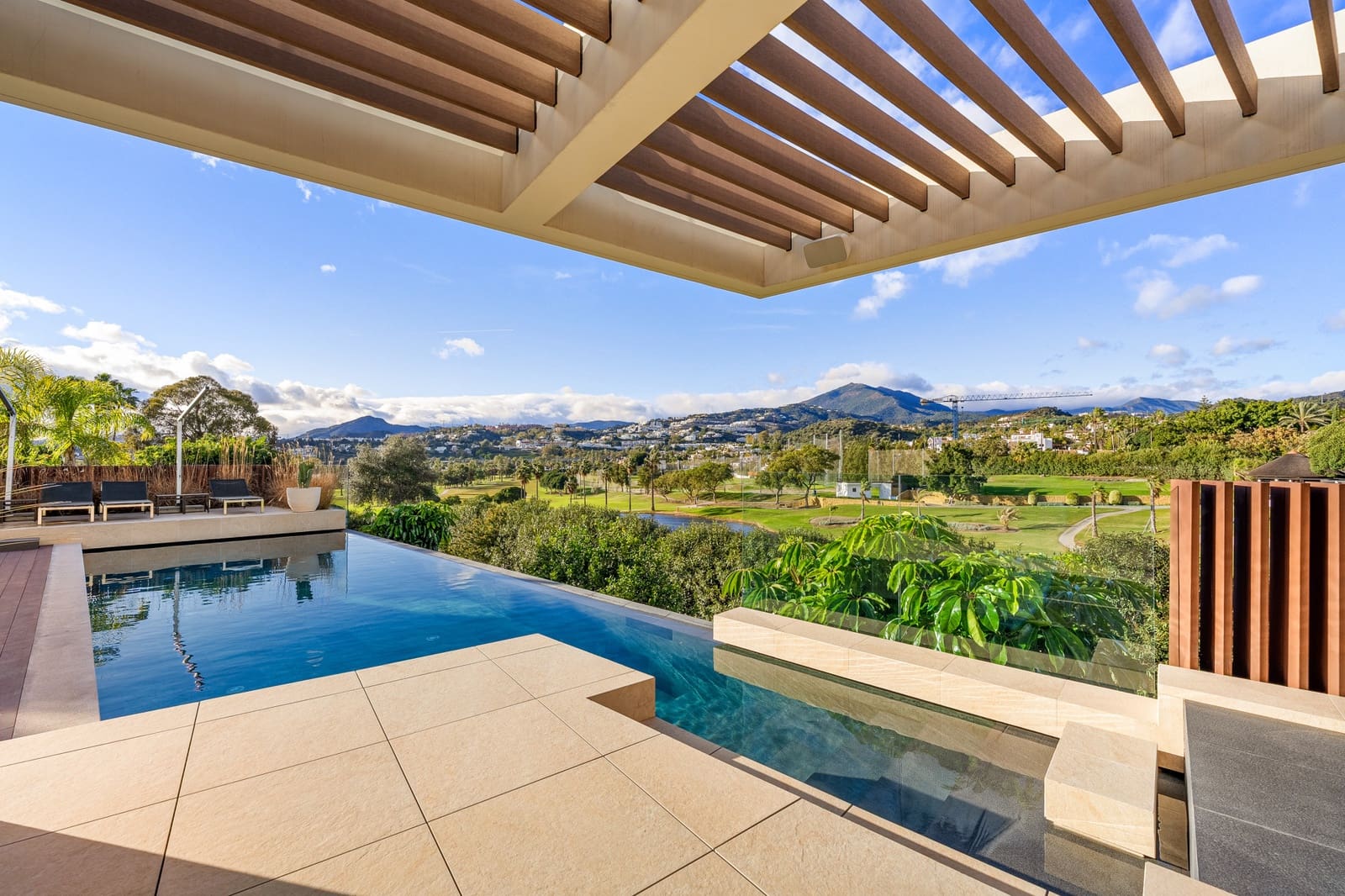 7 soverom Villa til salgs i Nueva Andalucia med svømmebasseng garasje - € 6 350 000 (Ref: 10078045)