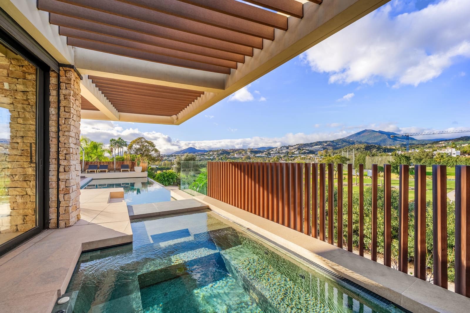 7 soverom Villa til salgs i Nueva Andalucia med svømmebasseng garasje - € 6 350 000 (Ref: 10078045)
